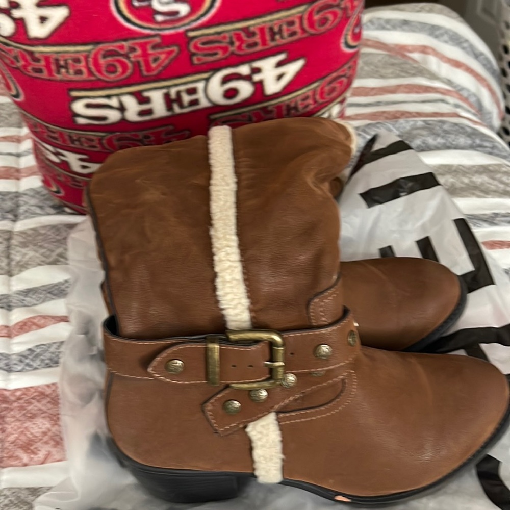 Suede cowgirl boots size 9wide